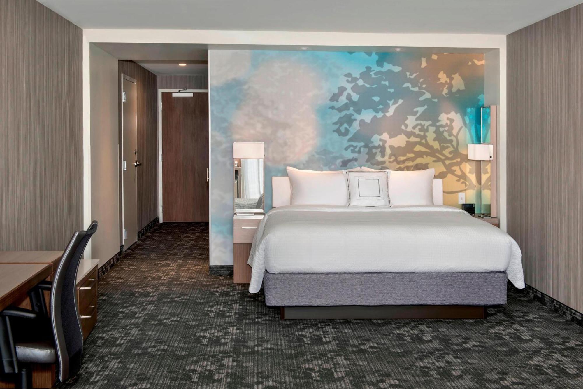 Courtyard By Marriott Schenectady At Mohawk Harbor Hotel